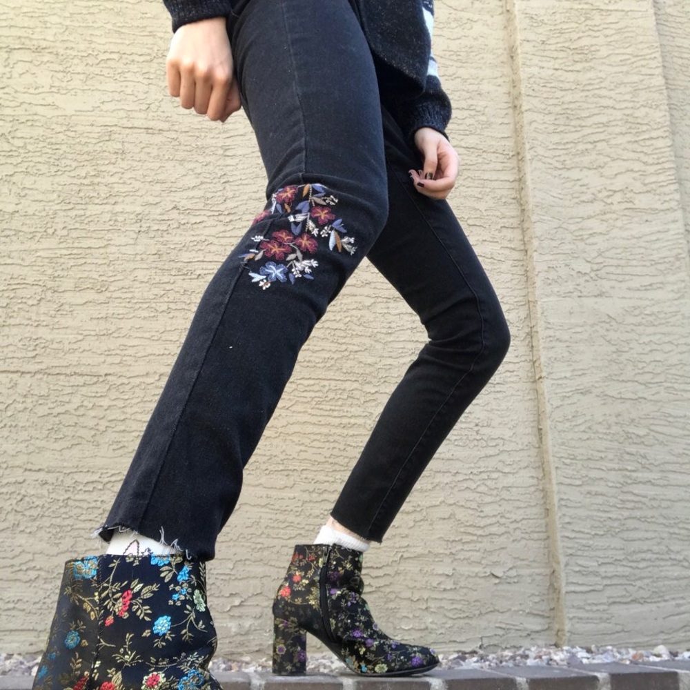 Embroidered floral MOSSIMO black skinny jeans